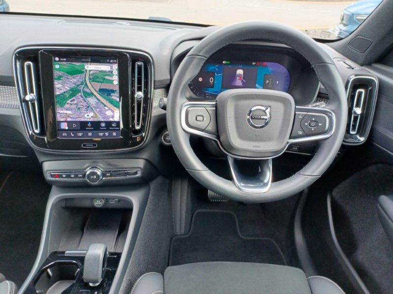 2022 (72) VOLVO XC40 2.0 B3P Plus Dark 5dr Auto 5389384