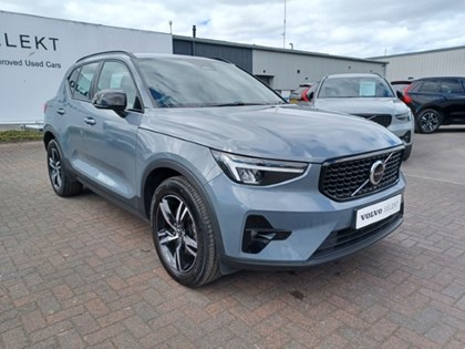 2022 (72) VOLVO XC40 2.0 B3P Plus Dark 5dr Auto