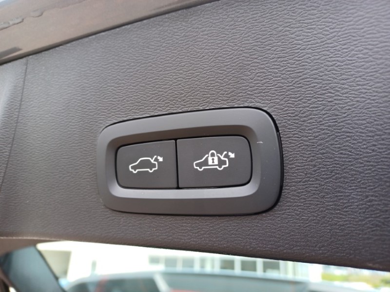 2022 (72) VOLVO XC40 2.0 B3P Plus Dark 5dr Auto 5389394