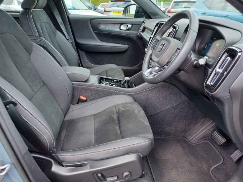 2022 (72) VOLVO XC40 2.0 B3P Plus Dark 5dr Auto 5389377