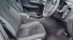 2022 (72) VOLVO XC40 2.0 B3P Plus Dark 5dr Auto 5389377