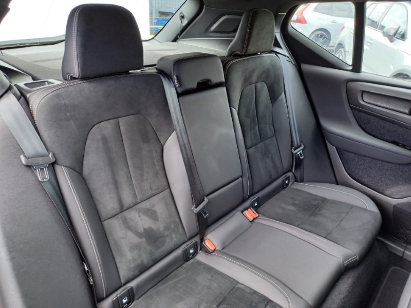 2022 (72) VOLVO XC40 2.0 B3P Plus Dark 5dr Auto 5389381