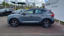 2022 (72) VOLVO XC40 2.0 B3P Plus Dark 5dr Auto 5389308
