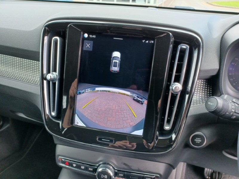2022 (72) VOLVO XC40 2.0 B3P Plus Dark 5dr Auto 5389365