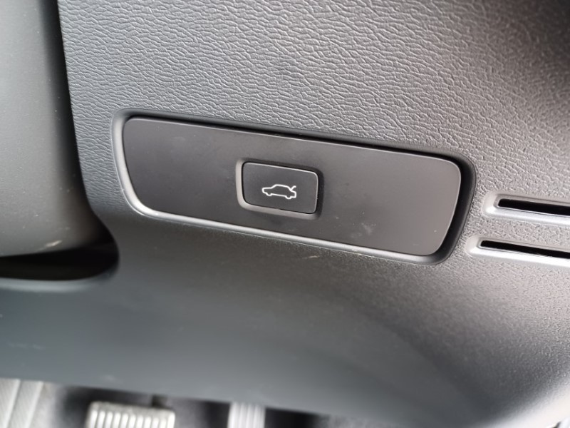 2022 (72) VOLVO XC40 2.0 B3P Plus Dark 5dr Auto 5389368