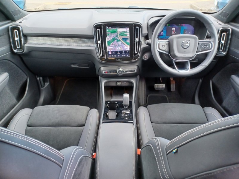 2022 (72) VOLVO XC40 2.0 B3P Plus Dark 5dr Auto 5389385