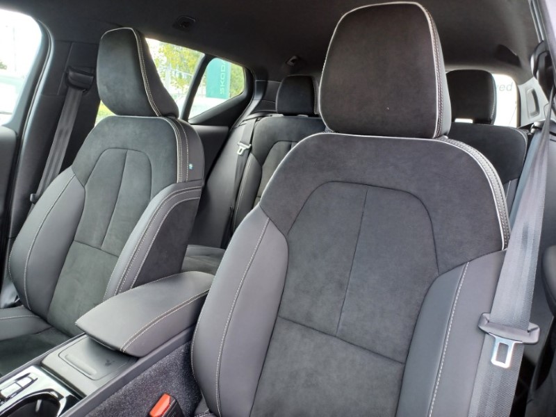 2022 (72) VOLVO XC40 2.0 B3P Plus Dark 5dr Auto 5389390
