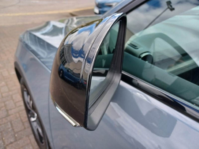 2022 (72) VOLVO XC40 2.0 B3P Plus Dark 5dr Auto 5389397