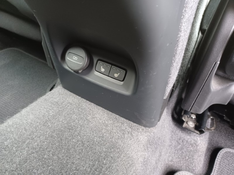 2022 (72) VOLVO XC40 2.0 B3P Plus Dark 5dr Auto 5389382