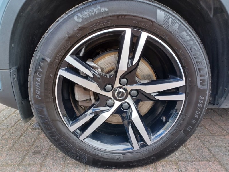 2022 (72) VOLVO XC40 2.0 B3P Plus Dark 5dr Auto 5389396
