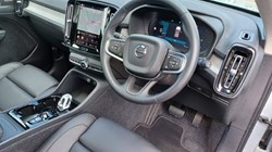 2025 (75) VOLVO XC40 2.0 B4P Ultra Dark 5dr Auto 5392595