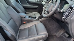 2025 (75) VOLVO XC40 2.0 B4P Ultra Dark 5dr Auto 5392594