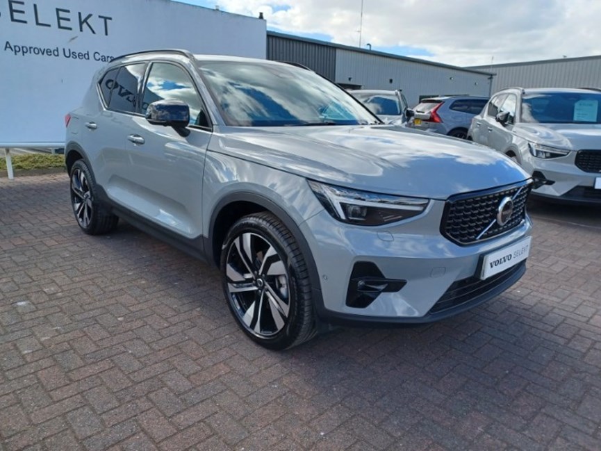2025 (75) VOLVO XC40 2.0 B4P Ultra Dark 5dr Auto