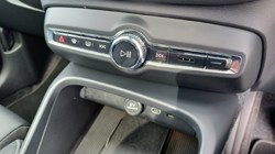 2025 (75) VOLVO XC40 2.0 B4P Ultra Dark 5dr Auto 5392585