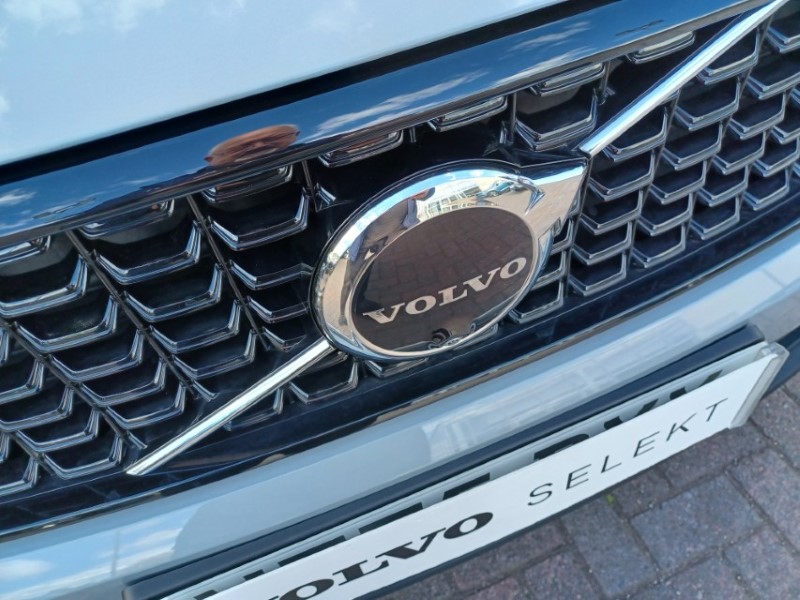 2025 (75) VOLVO XC40 2.0 B4P Ultra Dark 5dr Auto 5392622