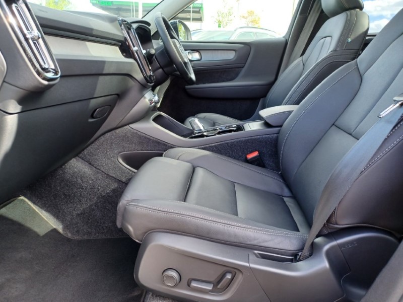2025 (75) VOLVO XC40 2.0 B4P Ultra Dark 5dr Auto 5392603