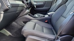 2025 (75) VOLVO XC40 2.0 B4P Ultra Dark 5dr Auto 5392603