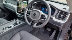2025 (25) VOLVO XC60 2.0 B5P Core 5dr AWD Geartronic 5449508