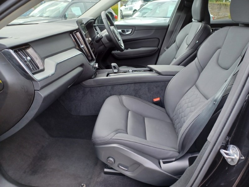 2025 (25) VOLVO XC60 2.0 B5P Core 5dr AWD Geartronic 5449515