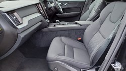 2025 (25) VOLVO XC60 2.0 B5P Core 5dr AWD Geartronic 5449515