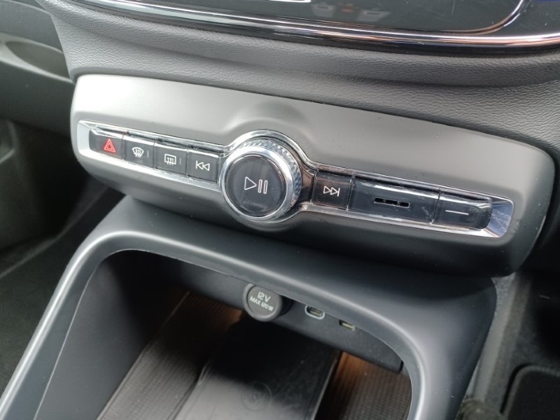 2023 (23) VOLVO XC40 2.0 B3P Plus Dark 5dr Auto 5428658
