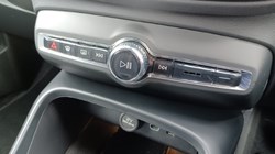 2023 (23) VOLVO XC40 2.0 B3P Plus Dark 5dr Auto 5428658