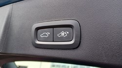 2023 (23) VOLVO XC40 2.0 B3P Plus Dark 5dr Auto 5428686