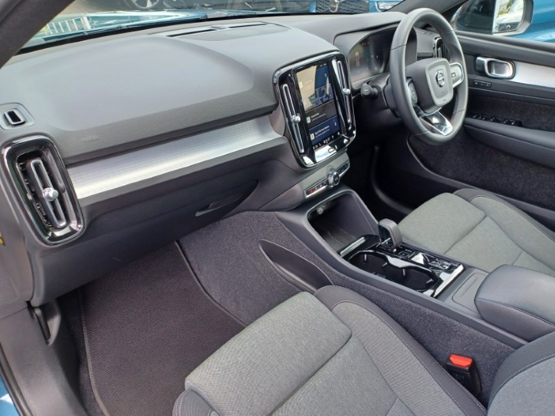 2023 (23) VOLVO XC40 2.0 B3P Plus Dark 5dr Auto 5428678