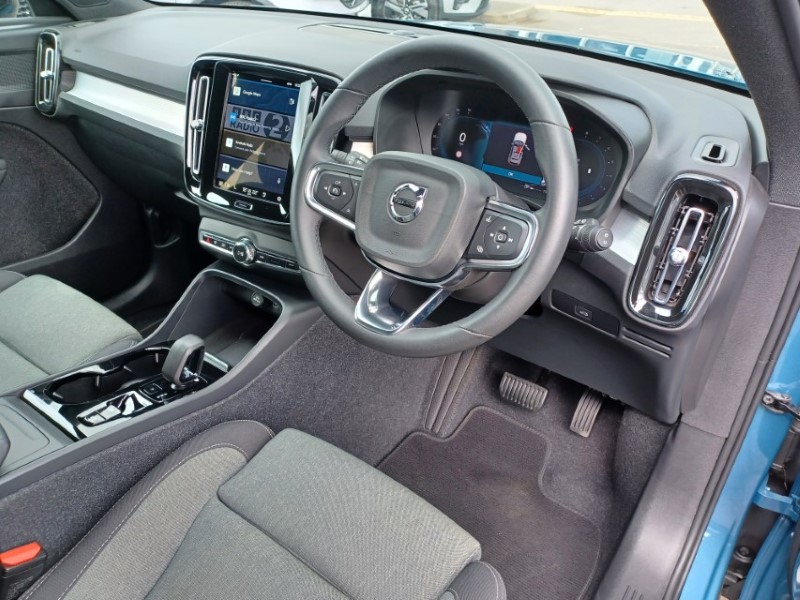 2023 (23) VOLVO XC40 2.0 B3P Plus Dark 5dr Auto 5428670
