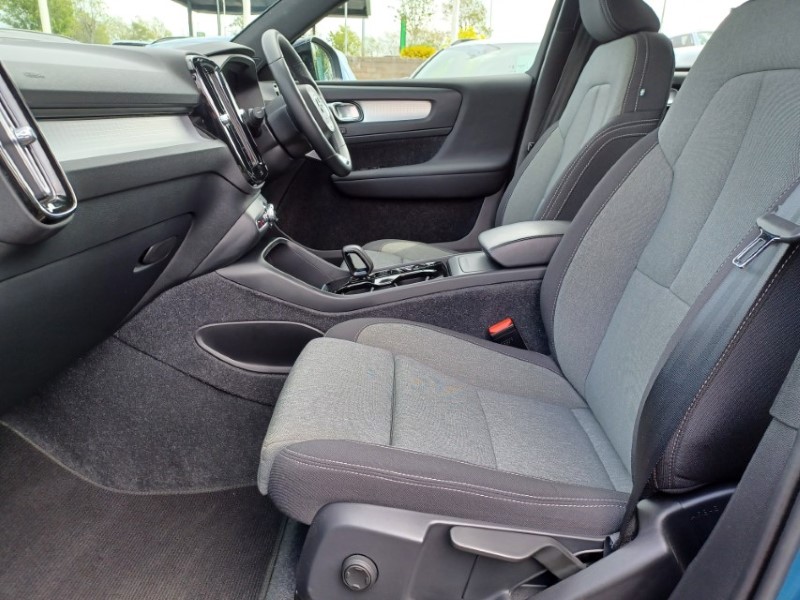 2023 (23) VOLVO XC40 2.0 B3P Plus Dark 5dr Auto 5428677