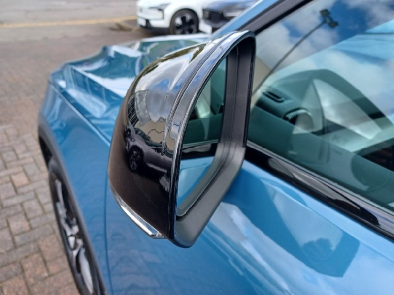 2023 (23) VOLVO XC40 2.0 B3P Plus Dark 5dr Auto 5428689