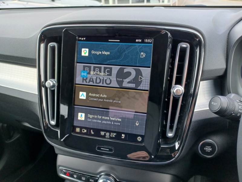 2023 (23) VOLVO XC40 2.0 B3P Plus Dark 5dr Auto 5428659