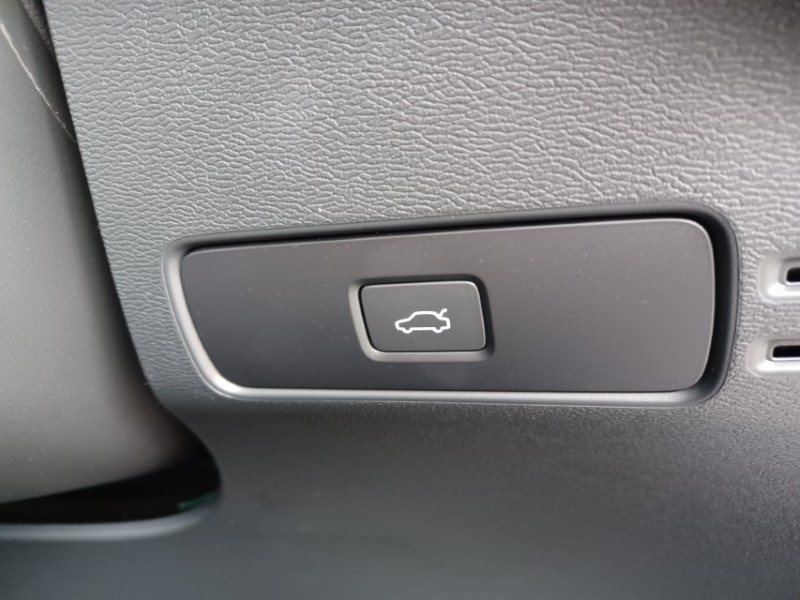 2023 (23) VOLVO XC40 2.0 B3P Plus Dark 5dr Auto 5428653