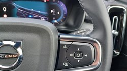 2023 (23) VOLVO XC40 2.0 B3P Plus Dark 5dr Auto 5428657