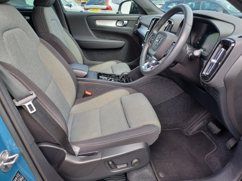 2024 (73) VOLVO XC40 2.0 B3P Plus Dark 5dr Auto 5429909