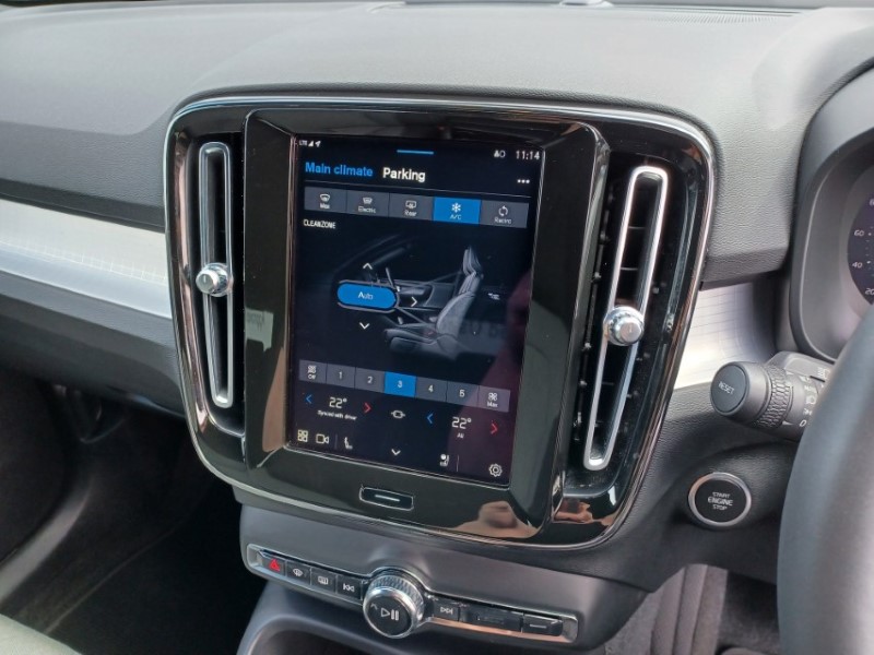 2024 (73) VOLVO XC40 2.0 B3P Plus Dark 5dr Auto 5429898