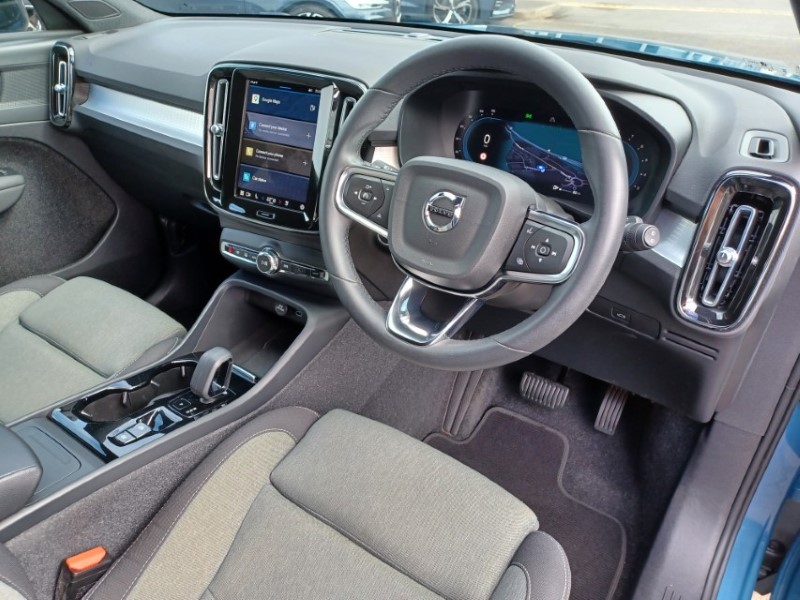 2024 (73) VOLVO XC40 2.0 B3P Plus Dark 5dr Auto 5429910