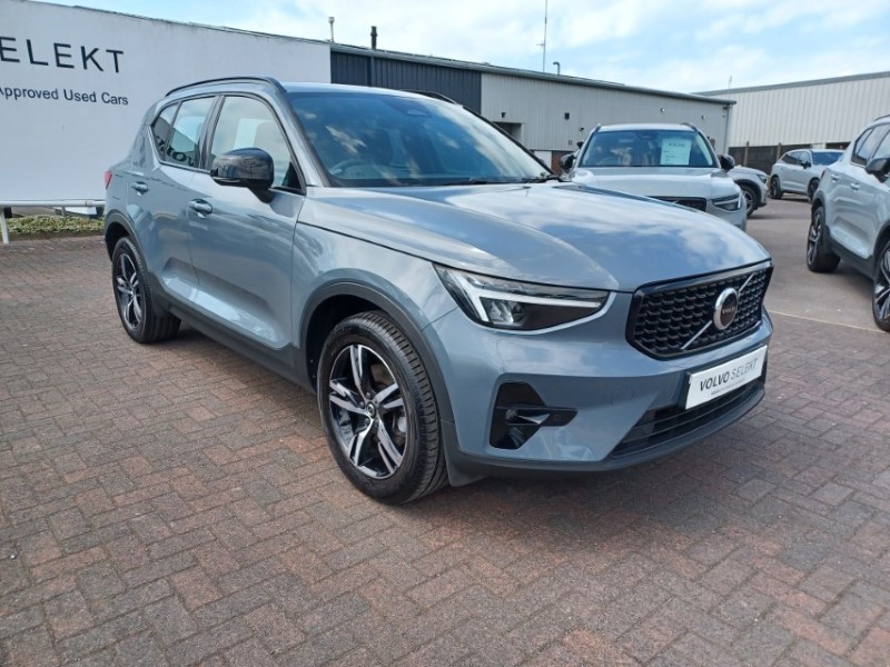 2022 (72) VOLVO XC40 2.0 B3P Plus Dark 5dr Auto