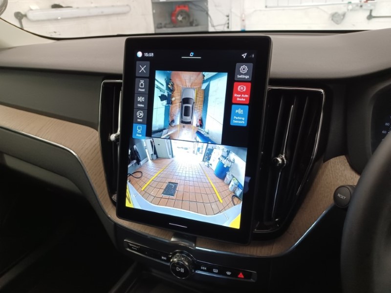2025 (75) VOLVO XC60 2.0 T6 [350] PHEV Plus Dark 5dr AWD Geartronic 5524179