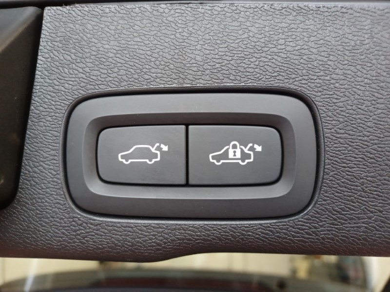 2025 (75) VOLVO XC60 2.0 T6 [350] PHEV Plus Dark 5dr AWD Geartronic 5524171