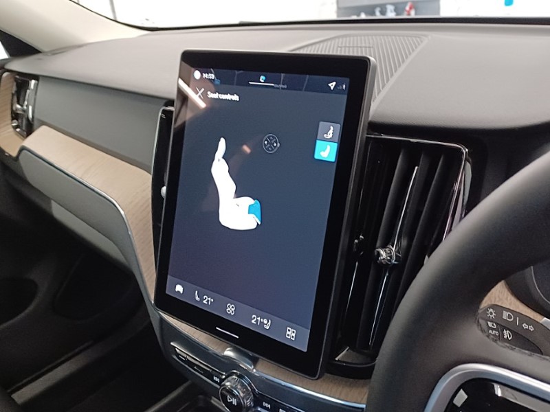 2025 (75) VOLVO XC60 2.0 T6 [350] PHEV Plus Dark 5dr AWD Geartronic 5524146