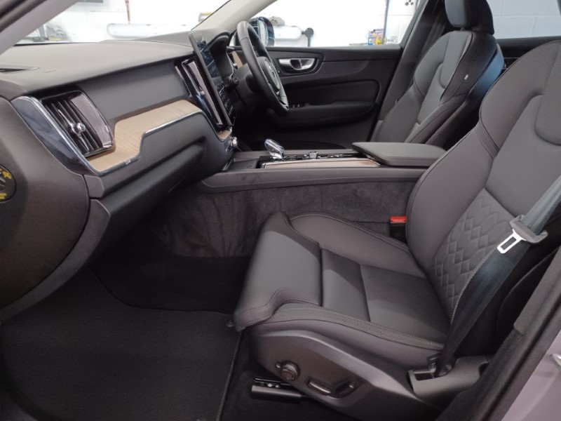 2025 (75) VOLVO XC60 2.0 T6 [350] PHEV Plus Dark 5dr AWD Geartronic 5524155