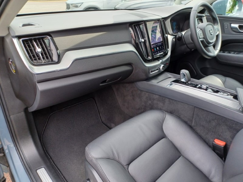 2023 (73) VOLVO XC60 2.0 B5P Core 5dr AWD Geartronic 5513719