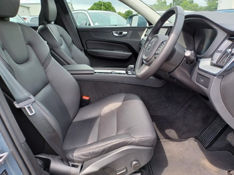 2023 (73) VOLVO XC60 2.0 B5P Core 5dr AWD Geartronic 5513710