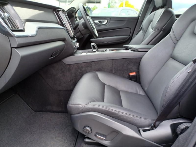 2023 (73) VOLVO XC60 2.0 B5P Core 5dr AWD Geartronic 5513716
