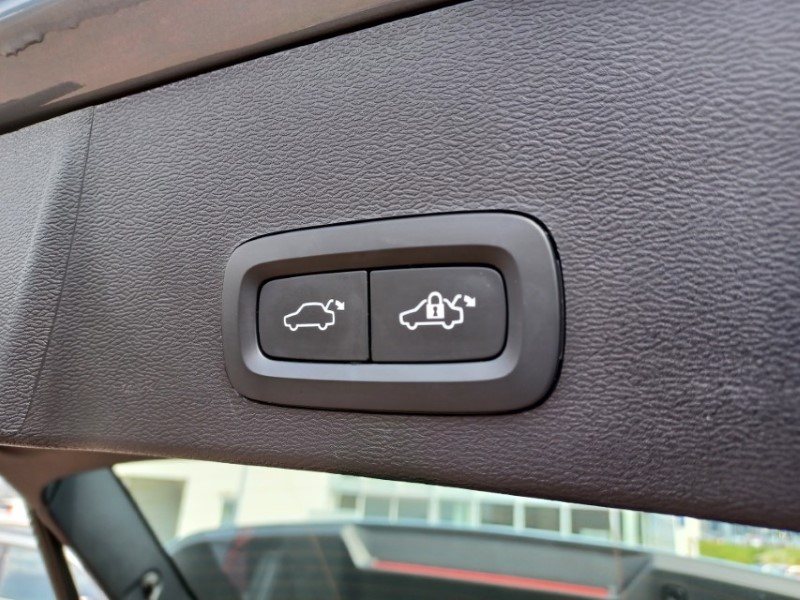 2024 (73) VOLVO XC40 2.0 B4P Ultimate Dark 5dr Auto 5454313