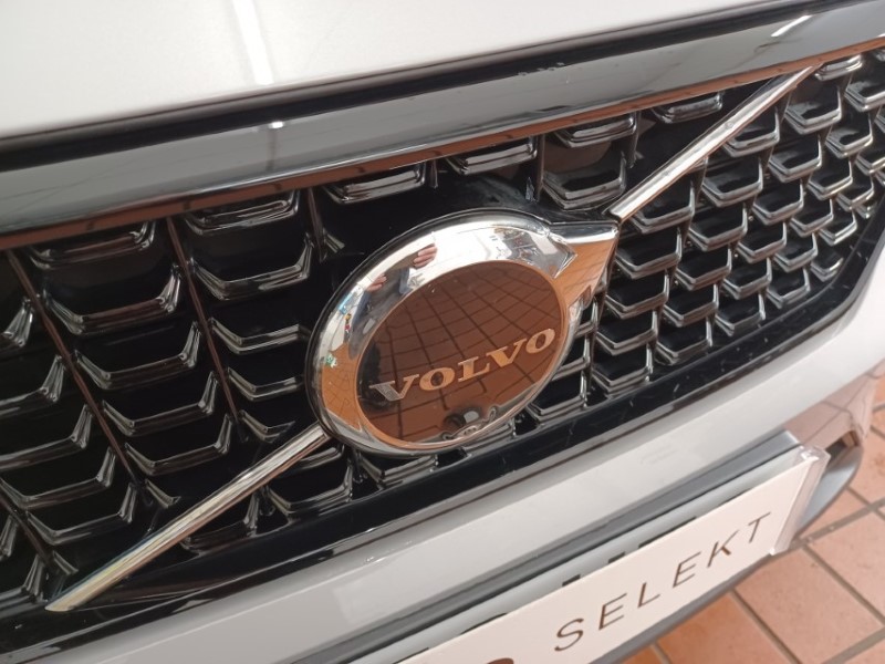 2024 (73) VOLVO XC40 2.0 B4P Ultimate Dark 5dr Auto 5454362