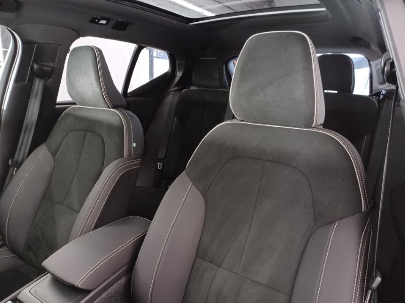 2024 (73) VOLVO XC40 2.0 B4P Ultimate Dark 5dr Auto 5454349