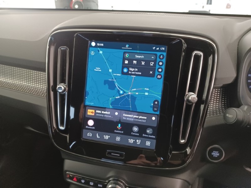 2024 (73) VOLVO XC40 2.0 B4P Ultimate Dark 5dr Auto 5454321