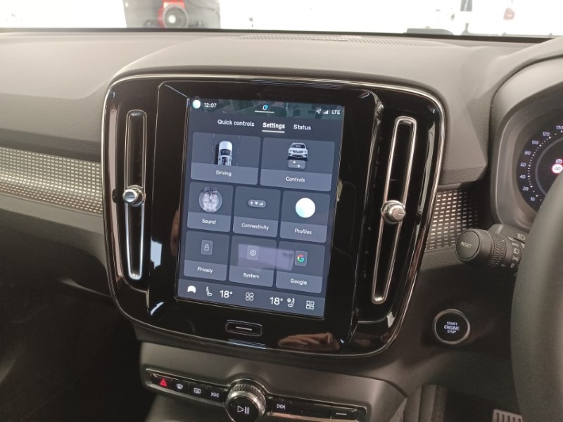 2024 (73) VOLVO XC40 2.0 B4P Ultimate Dark 5dr Auto 5454323